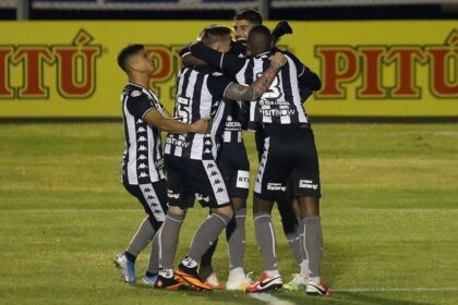 Botafogo vence o Parana
