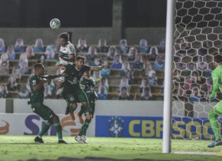 Goiás e Coritiba empatam em 3 x 3 em Goiânia Goiás e Coritiba empatam