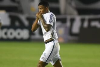 Santos vence Altetico MG