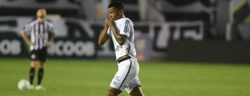 Santos vence Altetico MG