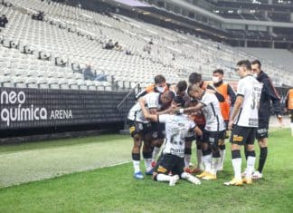 Corinthians volta a vencer após três rodadas, 3 x 2 no Bahia Corinthians vence o Bahia