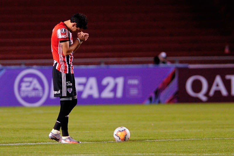 Sao Paulo perde para a LDU