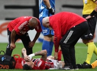 Luciano sente a coxa contra o Corinthians e vira dúvida no São Paulo Luciano