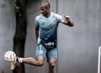 Santos tentará mais uma vez renovar com zagueiro Derick Derick