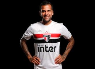 Daniel Alves leva terceiro cartão amarelo e não enfrentará o Botafogo Daniel Alves