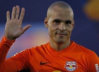 Goleiro Júlio César está recuperado e poderá jogar contra o Atlético (PR) Júlio César