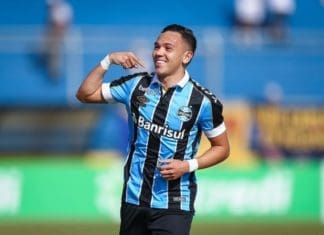 Três clubes do exterior estão interessados em Pepê Papê