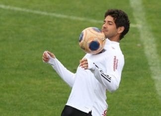 Sem clube desde julho, Alexandre Pato negocia com time do Iraque Alexandre Pato