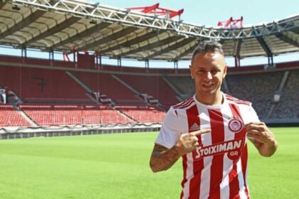Rafinha (Foto: Divulgação / Site oficial do Olympiacos)