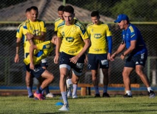 Ambiente menos turbulento fora das quatro linhas dá mais tranquilidade ao Cruzeiro em mais uma disputa de Série B Treino do Cruzeiro