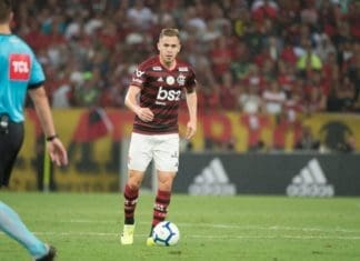 Clube japonês faz proposta por Piris da Motta, do Flamengo Piris da Motta