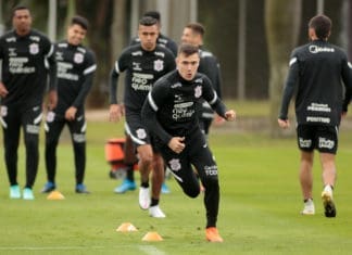 Corinthians enfrenta o Bahia no Estádio Pituaçu, onde ainda não perdeu Lucas Piton