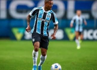 Douglas Costa poderá ser a novidade na escalação do Grêmio contra o América (MG) Douglas Costa