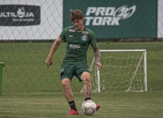 Santos próximo de anunciar contratação de meio-campista do Coritiba Luiz Henrique