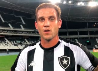 Rafael Moura comemora primeiro gol pelo Botafogo e promete que outros logo virão Rafael Moura