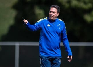 Luxemburgo lamenta empate do Cruzeiro com o Vitória e diz que faltou segurar mais a bola Vanderlei Luxemburgo