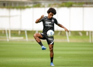 Corinthians protesta contra a Anvisa por não poder escalar Willian contra o Atlético (GO) Willian (Foto: Rodrigo Coca / Agência Corinthians)