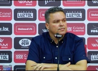 Presidente do Atlético (GO) comemora partida perfeita na vitória sobre o Fortaleza fora de casa Adson Batista