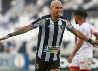 Com proposta de clube e dos EUA, atacante Navarro prefere a Europa Navarro (Foto: Vitor Silva / Botafogo)