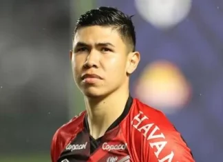 Nico Hernández já está em Porto Alegre para assinar com o Inter