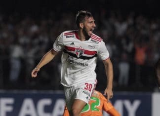 Contusão na panturrilha vai tirar Calleri dos gramados por mais de dez dias no São Paulo