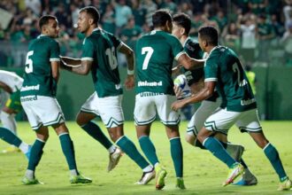 Goiás luta pela ponta da Série B