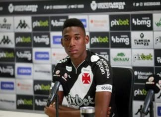 Capitão do Vasco, Léo pede paciência e apoio ao técnico Barbieri