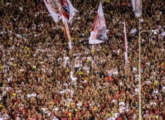 Vitória tenta manter a ponta da Série B contra o Mirassol, em Salvador Torcida no Barradão