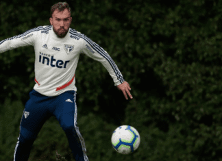 Ex-Coritiba e São Paulo, volante Willian Farias é alvo do Paysandu