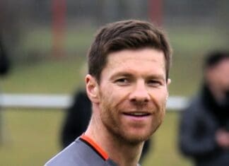 Em busca de novos ares, Xabi Alonso se despede do Leverkusen Xabi alonso as Leverkusen Trainer