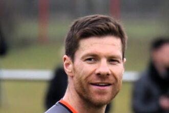 Xabi alonso as Leverkusen Trainer