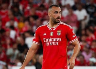 Arthur Cabral assina contrato com o Botafogo por três anos e meio Arthur Cabral