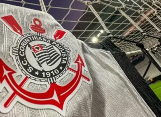 Agosto: mês decisivo para um Corinthians em crise política e mal em campo Escudo do Corinthians