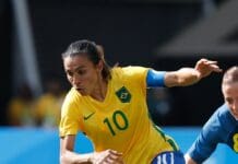 Futebol feminino cresce, mas segue sem patrocínio de peso e alvo de preconceito Marta