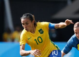 Futebol feminino cresce, mas segue sem patrocínio de peso e alvo de preconceito Marta