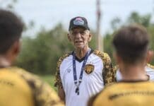Com quase 80 anos, técnico mais velho em atividade é escolhido o melhor da rodada na Série B Aderbal Lana