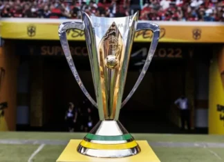 Corinthians x Flamengo: Timão jamais venceu Filipe Luís Troféu da Supercopa do Brasil